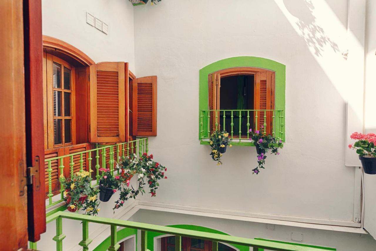 Charming Nerja Hostel Экстерьер фото